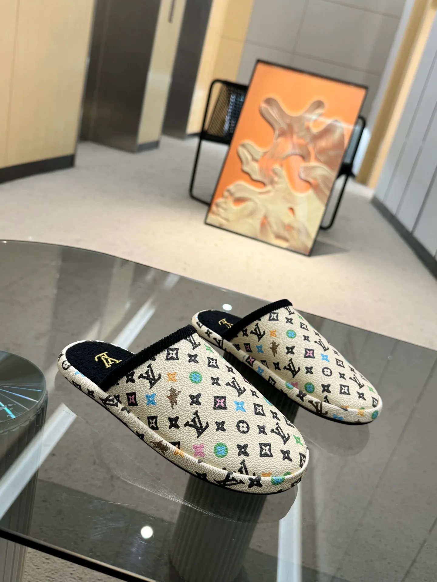 👟👟Ex-factory price 320👟👟 The 2024 couple’s counter features the latest hard goods of LV and Loewe co-branded slippers🆕 ✿Purchase level! Full of high-end feel! A popular model among bloggers at home and abroad, it’s retro and fashionable and looks amazing on your feet! Official website main recommendation code number 35-46